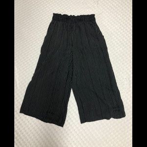 🦋2/30 ~ Pinstripe Culotte Pants - American Eagle (black)